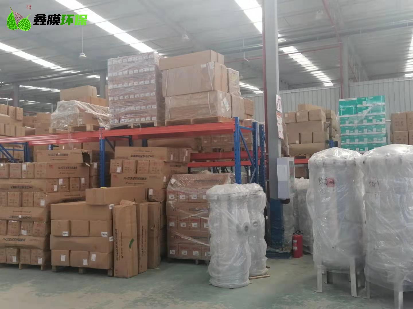 鑫膜環(huán)保實景 膜殼倉庫一角